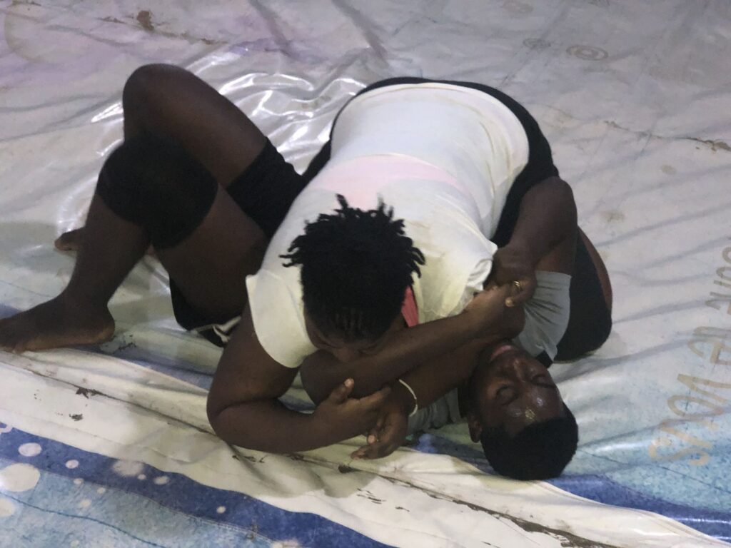Travail de lutte au sol en MMA